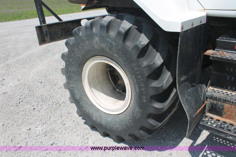 image for item I7836 1991 International 4900 floater spreader truck