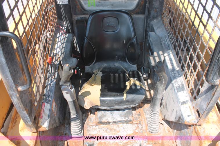image for item I7837 2000 John Deere 260 Series II skid steer
