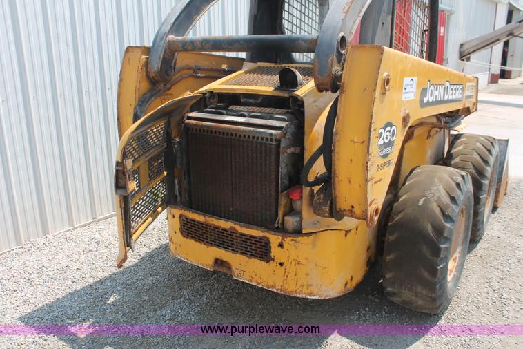 image for item I7837 2000 John Deere 260 Series II skid steer