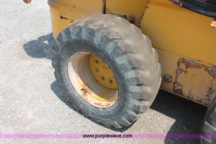 image for item I7837 2000 John Deere 260 Series II skid steer