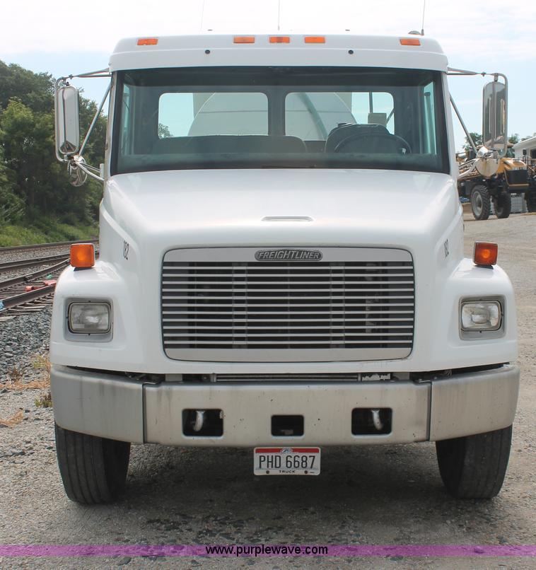 image for item I7838 1994 Freightliner FL70 liquid nurse truck