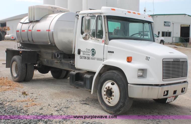 image for item I7838 1994 Freightliner FL70 liquid nurse truck