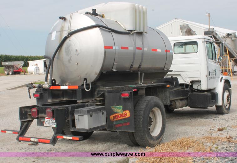 image for item I7838 1994 Freightliner FL70 liquid nurse truck