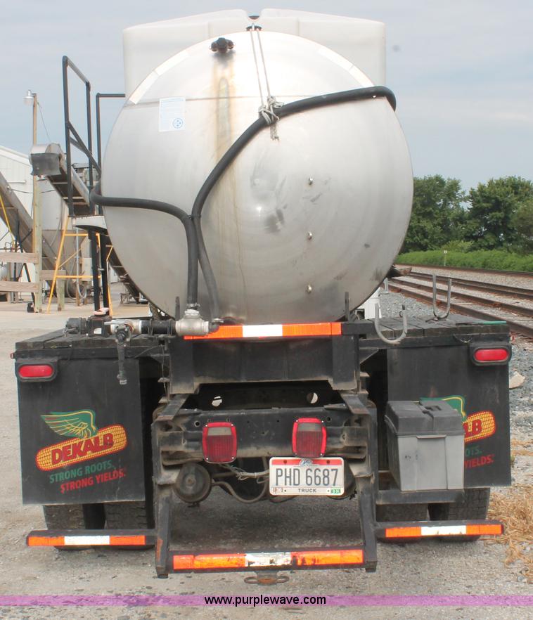 image for item I7838 1994 Freightliner FL70 liquid nurse truck