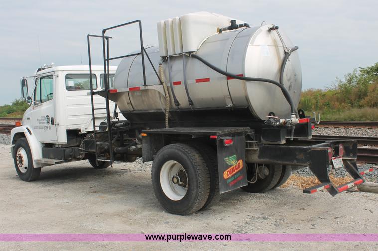 image for item I7838 1994 Freightliner FL70 liquid nurse truck