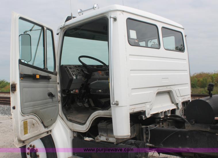 image for item I7838 1994 Freightliner FL70 liquid nurse truck