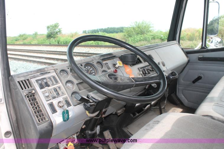 image for item I7838 1994 Freightliner FL70 liquid nurse truck