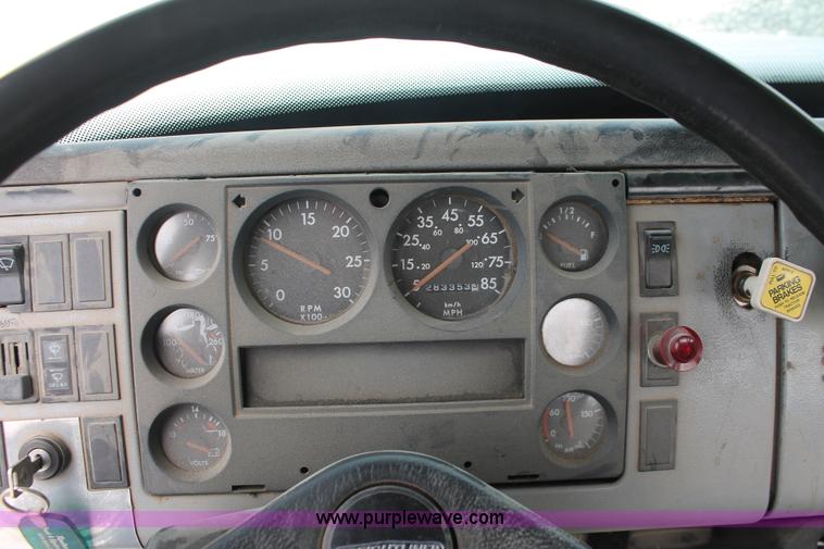 image for item I7838 1994 Freightliner FL70 liquid nurse truck