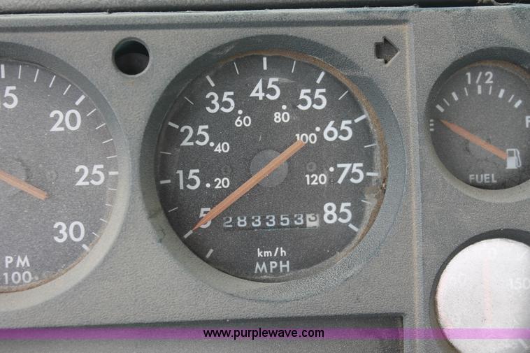 image for item I7838 1994 Freightliner FL70 liquid nurse truck