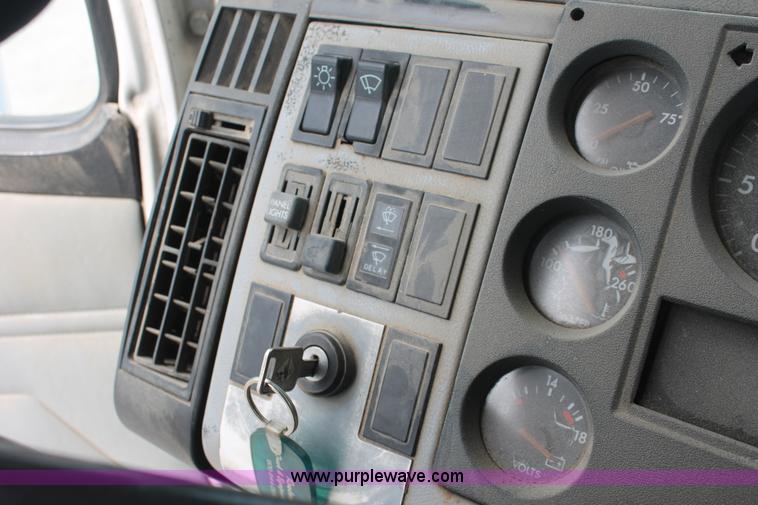 image for item I7838 1994 Freightliner FL70 liquid nurse truck