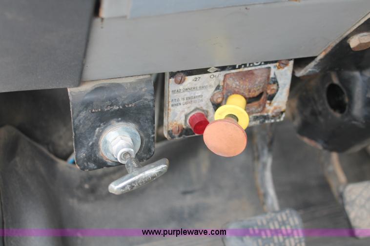 image for item I7838 1994 Freightliner FL70 liquid nurse truck