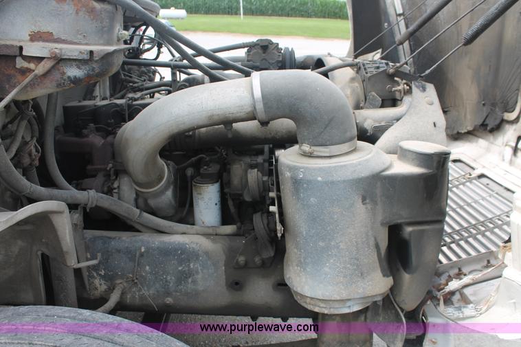 image for item I7838 1994 Freightliner FL70 liquid nurse truck