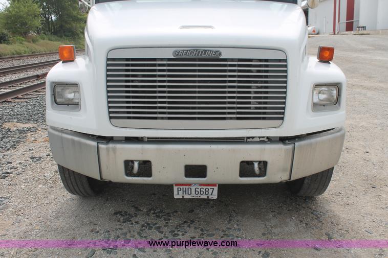 image for item I7838 1994 Freightliner FL70 liquid nurse truck