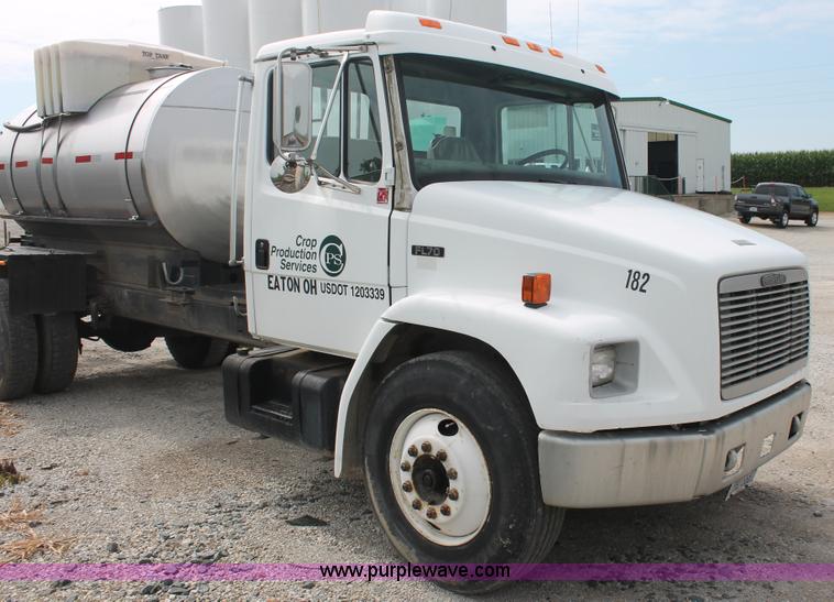 image for item I7838 1994 Freightliner FL70 liquid nurse truck