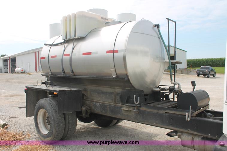 image for item I7838 1994 Freightliner FL70 liquid nurse truck