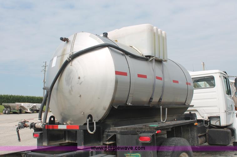 image for item I7838 1994 Freightliner FL70 liquid nurse truck