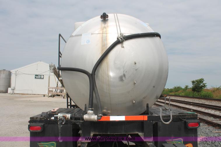 image for item I7838 1994 Freightliner FL70 liquid nurse truck