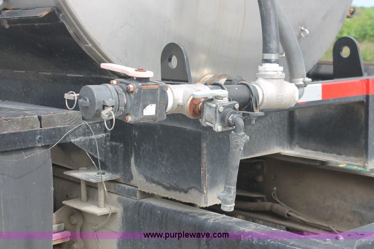 image for item I7838 1994 Freightliner FL70 liquid nurse truck