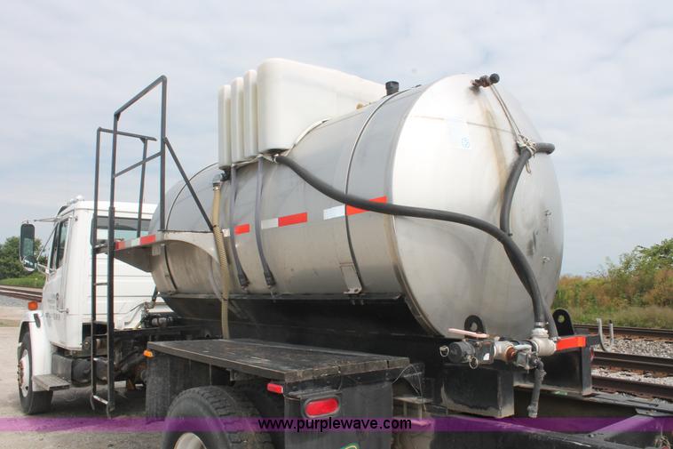 image for item I7838 1994 Freightliner FL70 liquid nurse truck