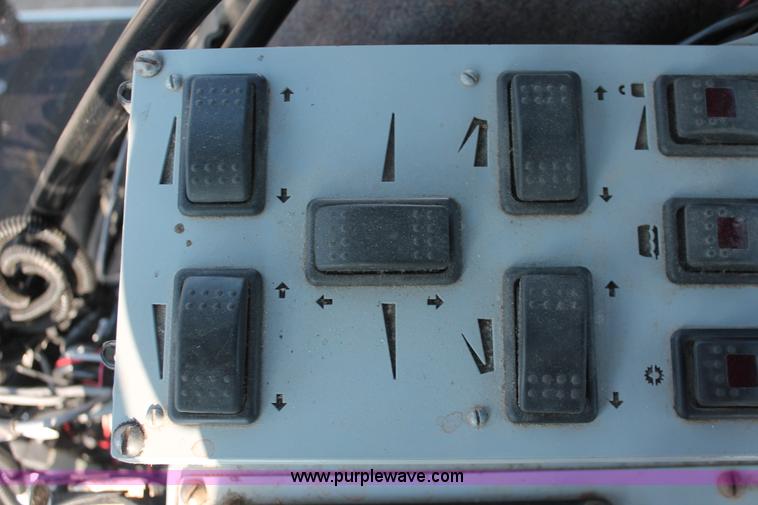 image for item I7841 2005 GVM Prowler XP 1149T self-propelled sprayer/spreader