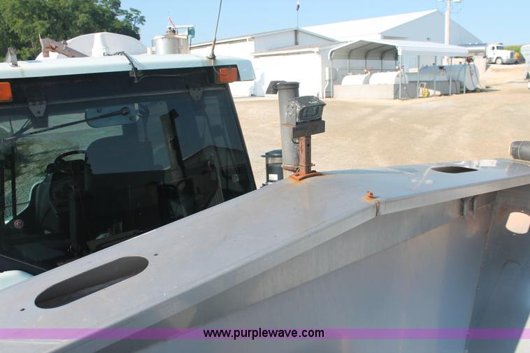 image for item I7841 2005 GVM Prowler XP 1149T self-propelled sprayer/spreader