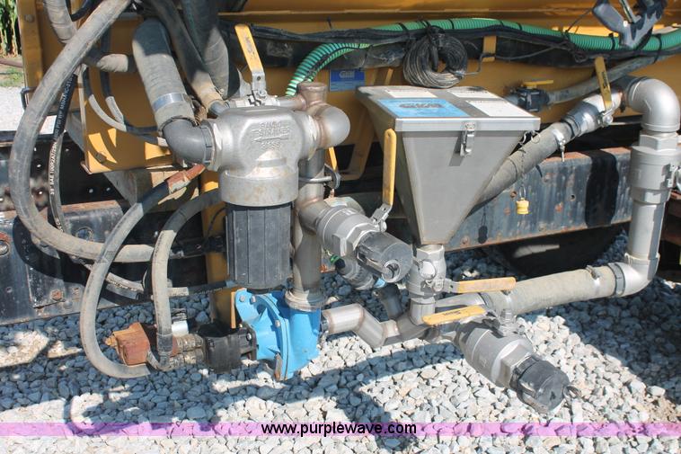 image for item I7841 2005 GVM Prowler XP 1149T self-propelled sprayer/spreader