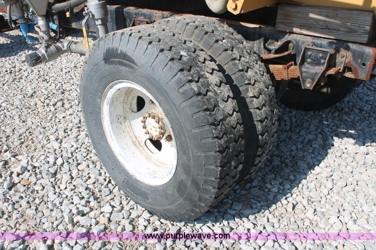 image for item I7841 2005 GVM Prowler XP 1149T self-propelled sprayer/spreader