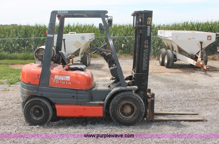 image for item I7843 Toyota 42 forklift