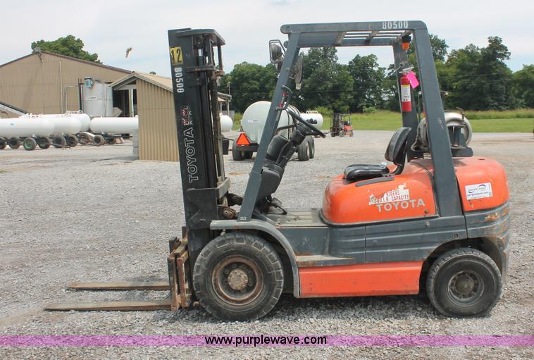 image for item I7843 Toyota 42 forklift