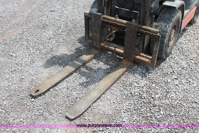 image for item I7843 Toyota 42 forklift