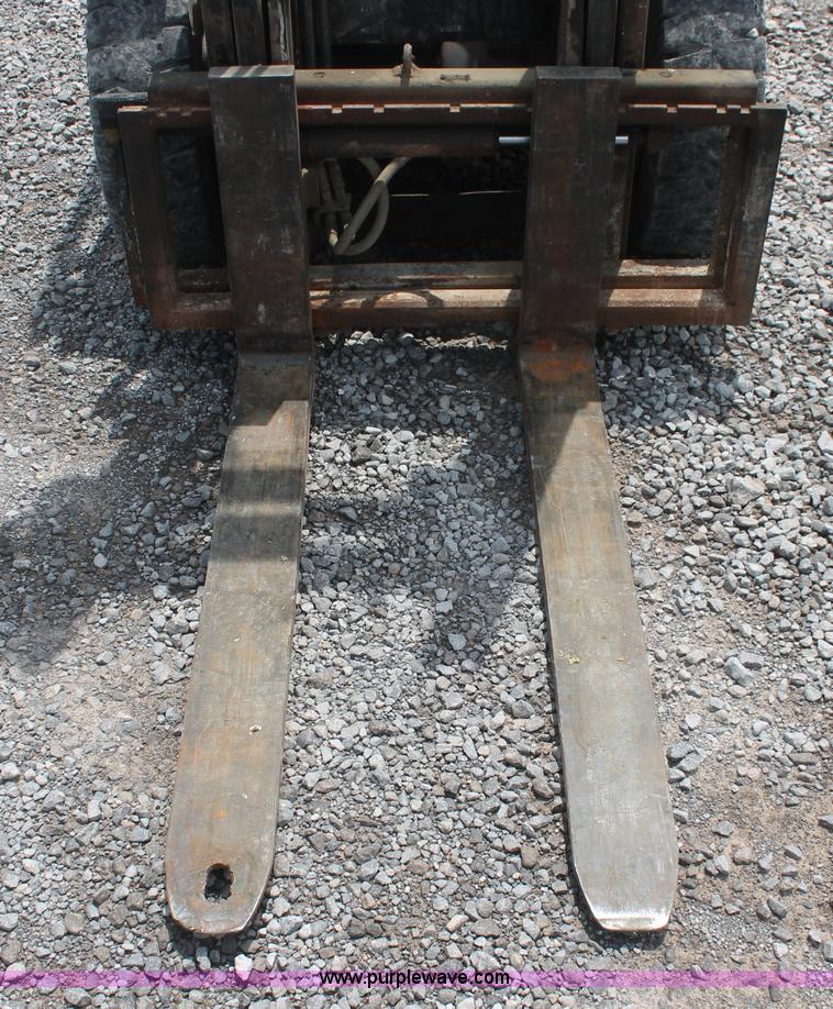 image for item I7843 Toyota 42 forklift