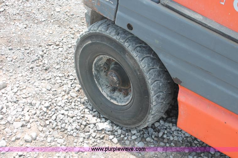 image for item I7843 Toyota 42 forklift