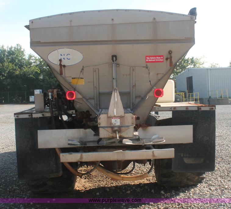 image for item I7850 1991 International 8100 spreader truck