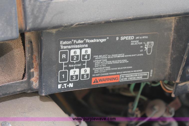 image for item I7850 1991 International 8100 spreader truck