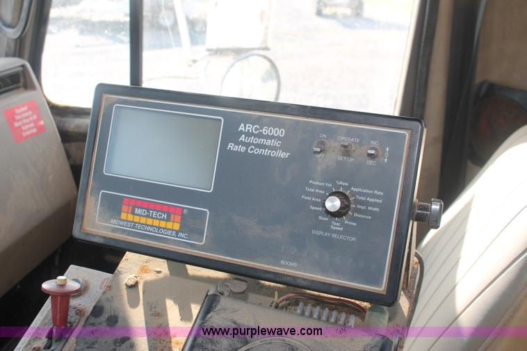 image for item I7850 1991 International 8100 spreader truck