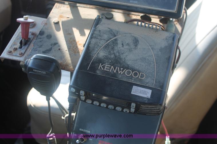 image for item I7850 1991 International 8100 spreader truck