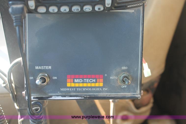 image for item I7850 1991 International 8100 spreader truck