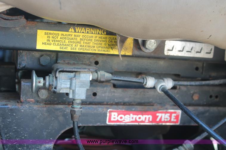 image for item I7850 1991 International 8100 spreader truck