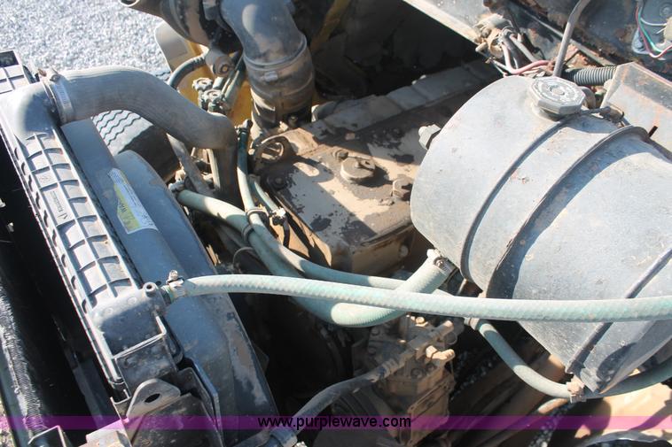 image for item I7850 1991 International 8100 spreader truck