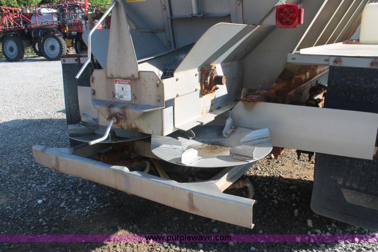 image for item I7850 1991 International 8100 spreader truck