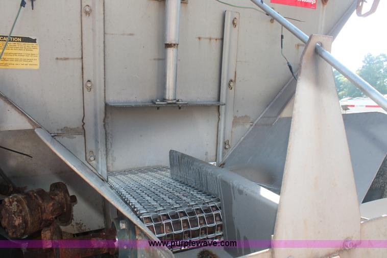 image for item I7850 1991 International 8100 spreader truck