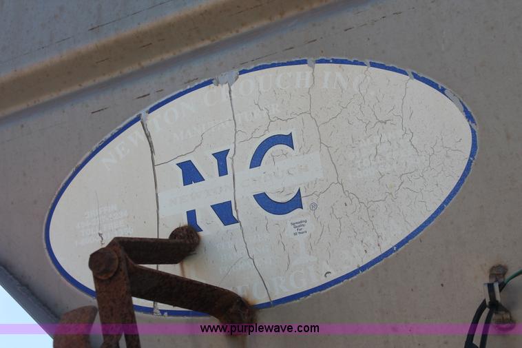 image for item I7850 1991 International 8100 spreader truck