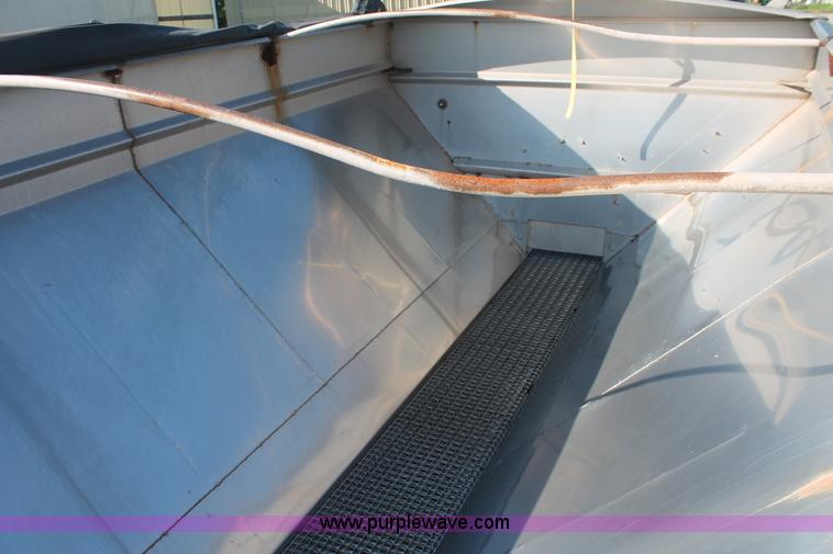 image for item I7850 1991 International 8100 spreader truck