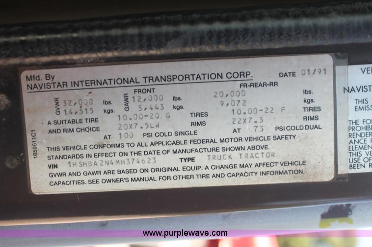 image for item I7850 1991 International 8100 spreader truck