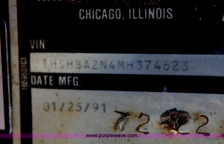 image for item I7850 1991 International 8100 spreader truck