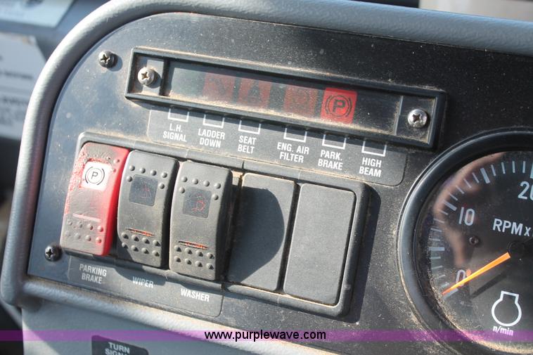 image for item I7851 2005 Case IH SPX3310 Patriot self-propelled sprayer