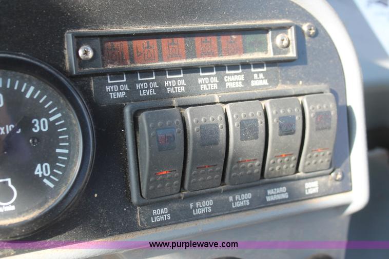 image for item I7851 2005 Case IH SPX3310 Patriot self-propelled sprayer