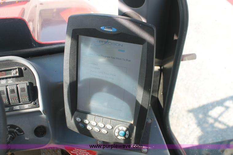 image for item I7851 2005 Case IH SPX3310 Patriot self-propelled sprayer