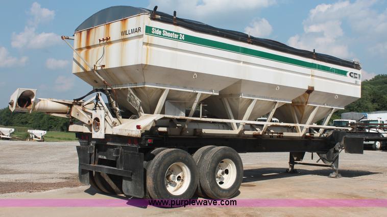 image for item I7853 1981 Willmar Side Shooter 24 tandem axle tender trailer