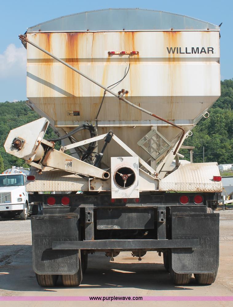 image for item I7853 1981 Willmar Side Shooter 24 tandem axle tender trailer